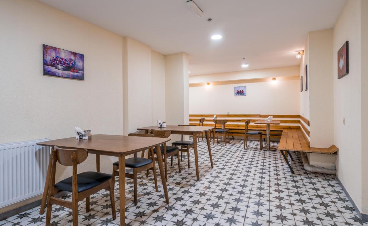 Green Inn Tbilisi Buitenkant foto